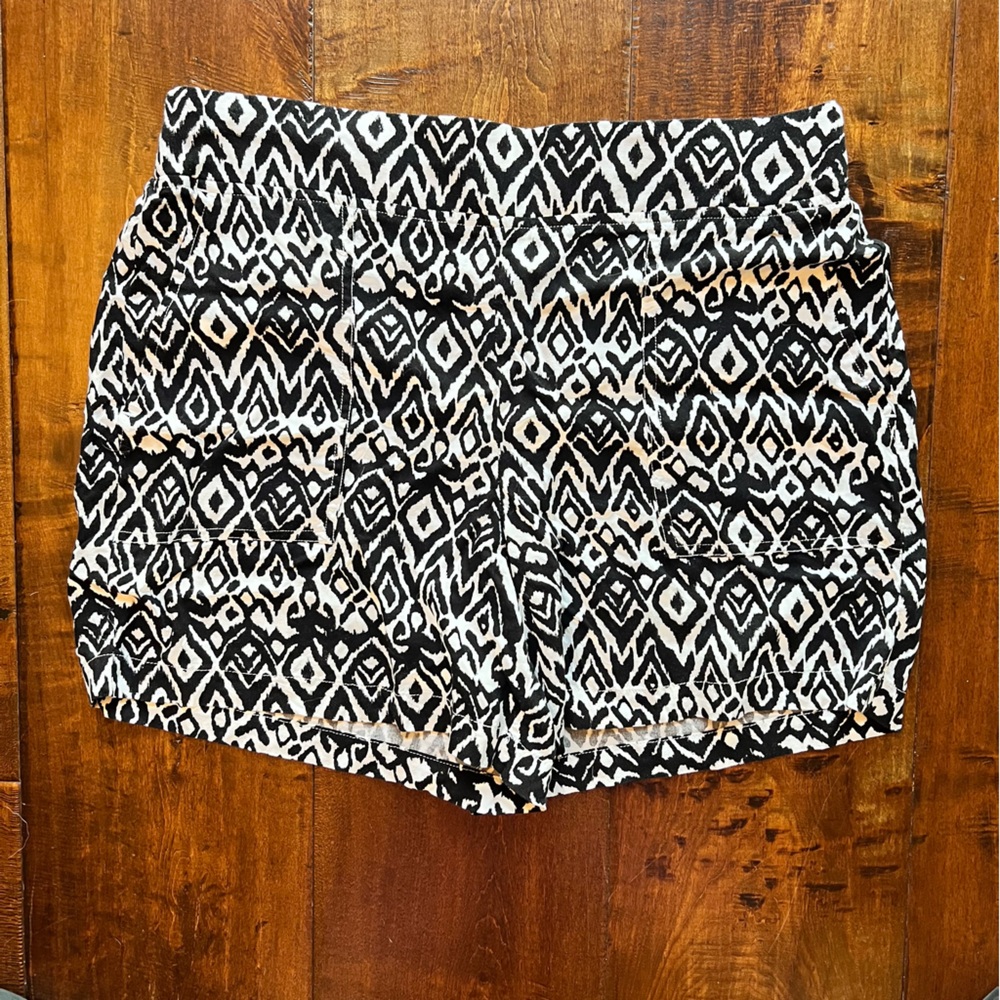 3 pairs Wildfox Flowy Shorts - Picture 6 of 9